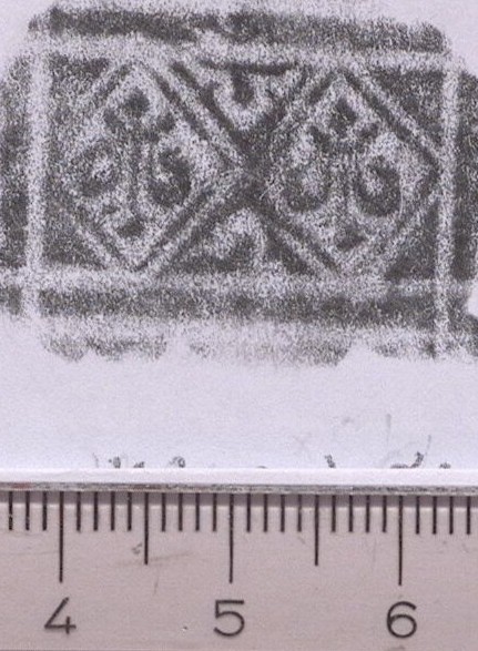 Image Description for https://www.hist-einband.de/Bilder/HAB/Ms. theol. lat. 182 EBS Lilien.jpg