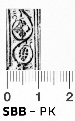 Image Description for https://www.hist-einband.de/Bilder/SBB/bd_pb_loewe_am_baum_intermitt_wellenranke_laub_blueten_10x20.jpg