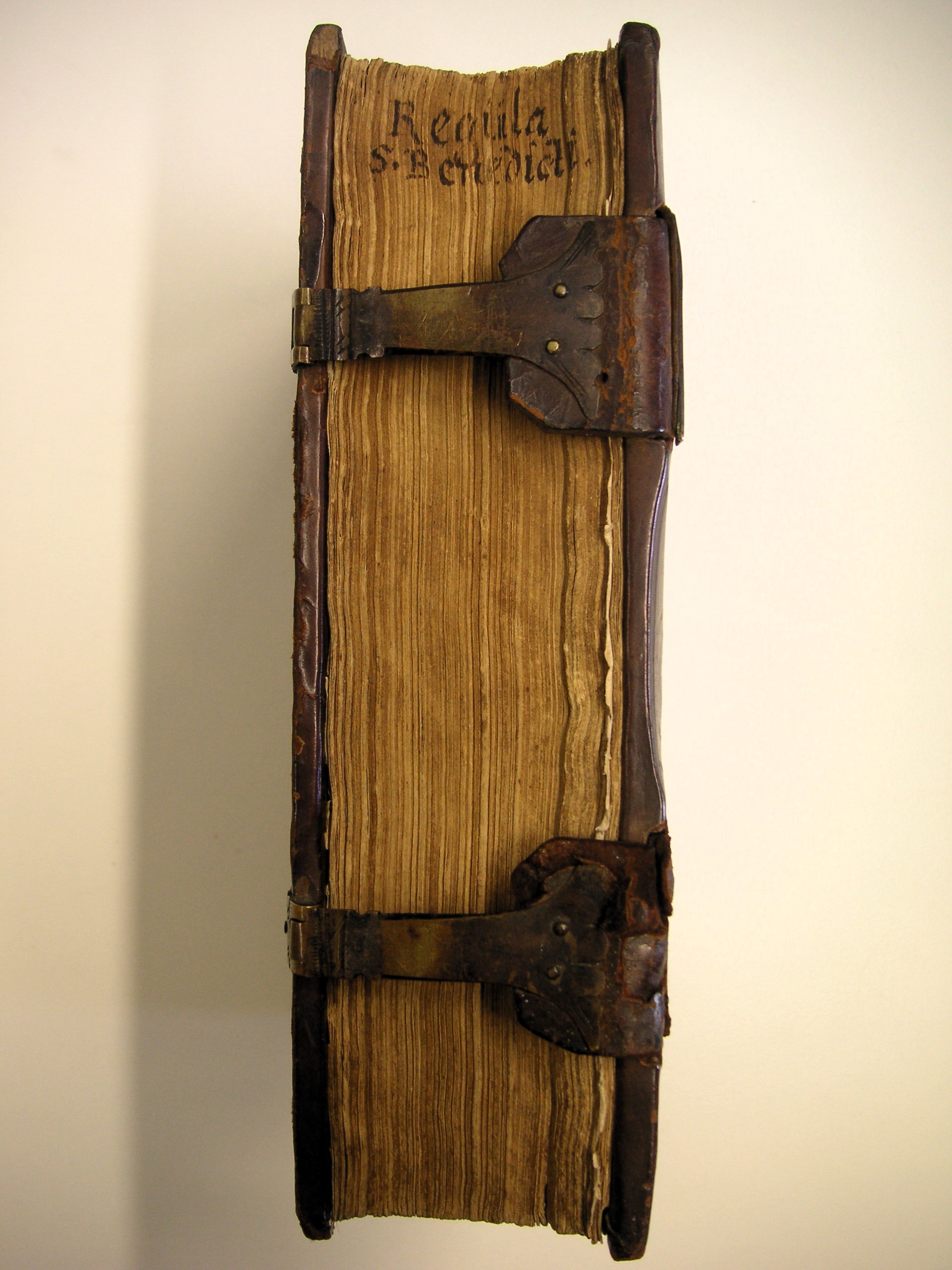 Image Description for https://www.hist-einband.de/Bilder/SBB/bg_pb_eab_ba35_laengsschnitt.jpg