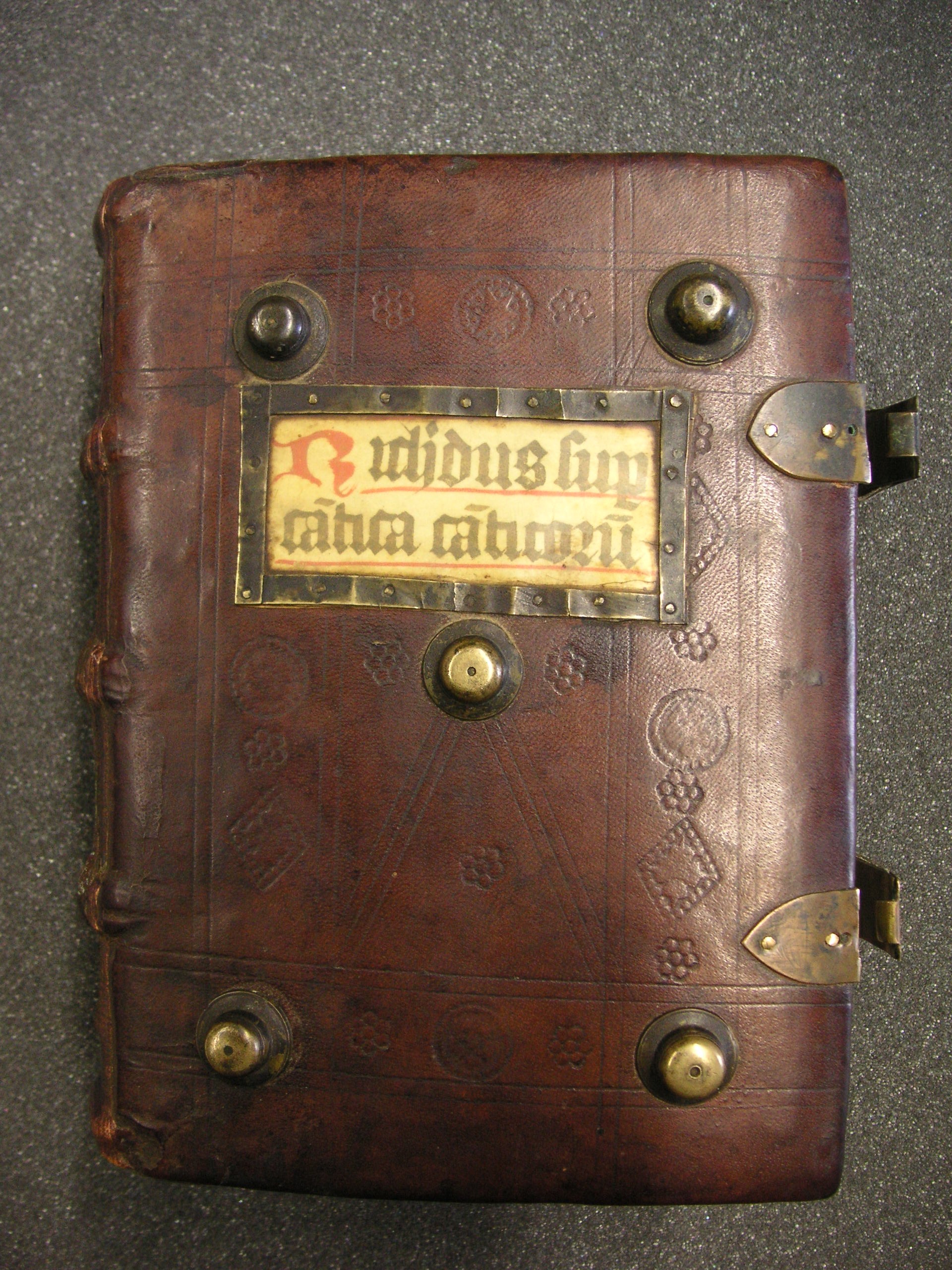 Image Description for https://www.hist-einband.de/Bilder/SBB/hs_pb_eab_hux3_vd.jpg